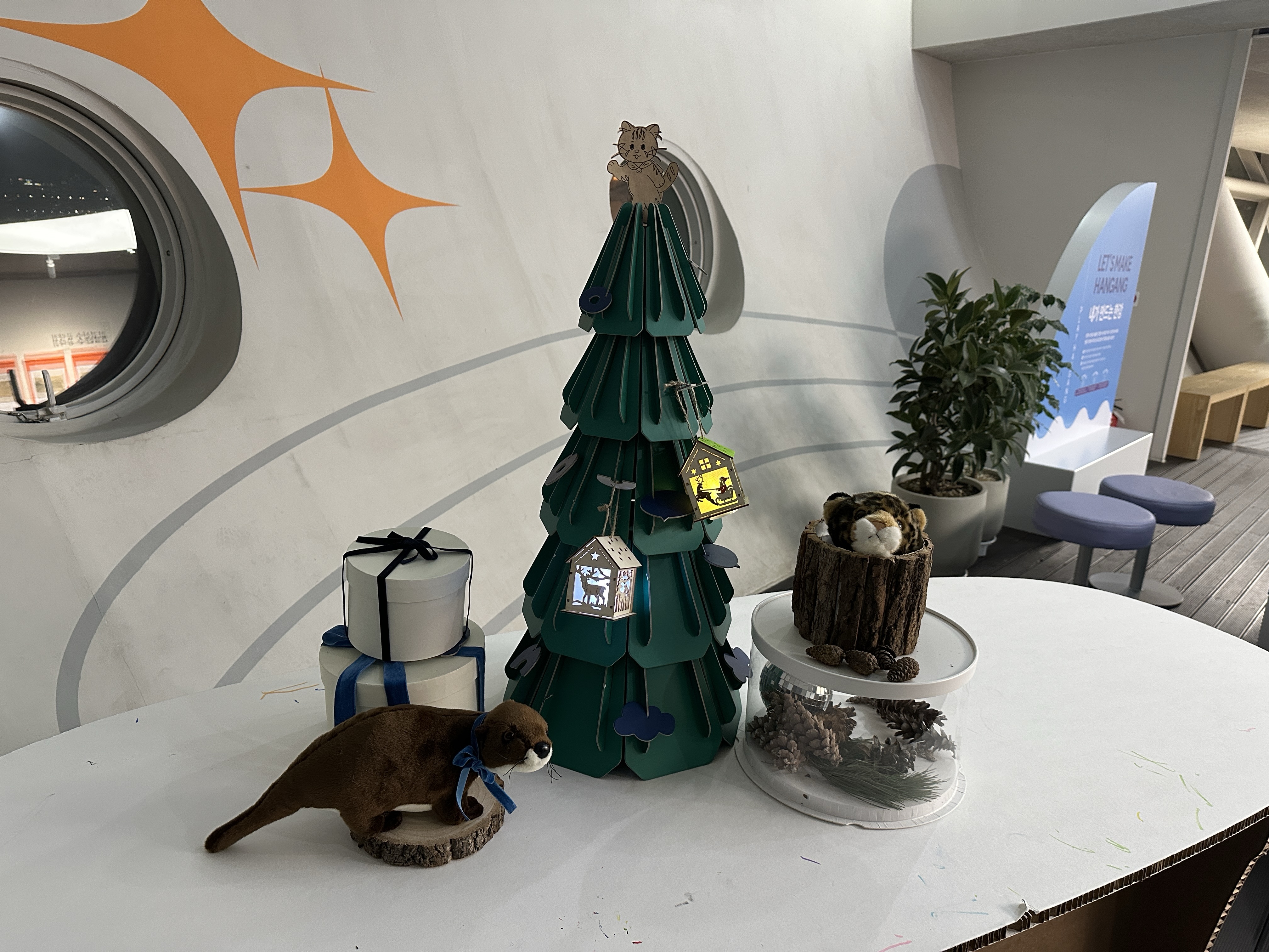 한강이야기전시관 트리 조명 오너먼트