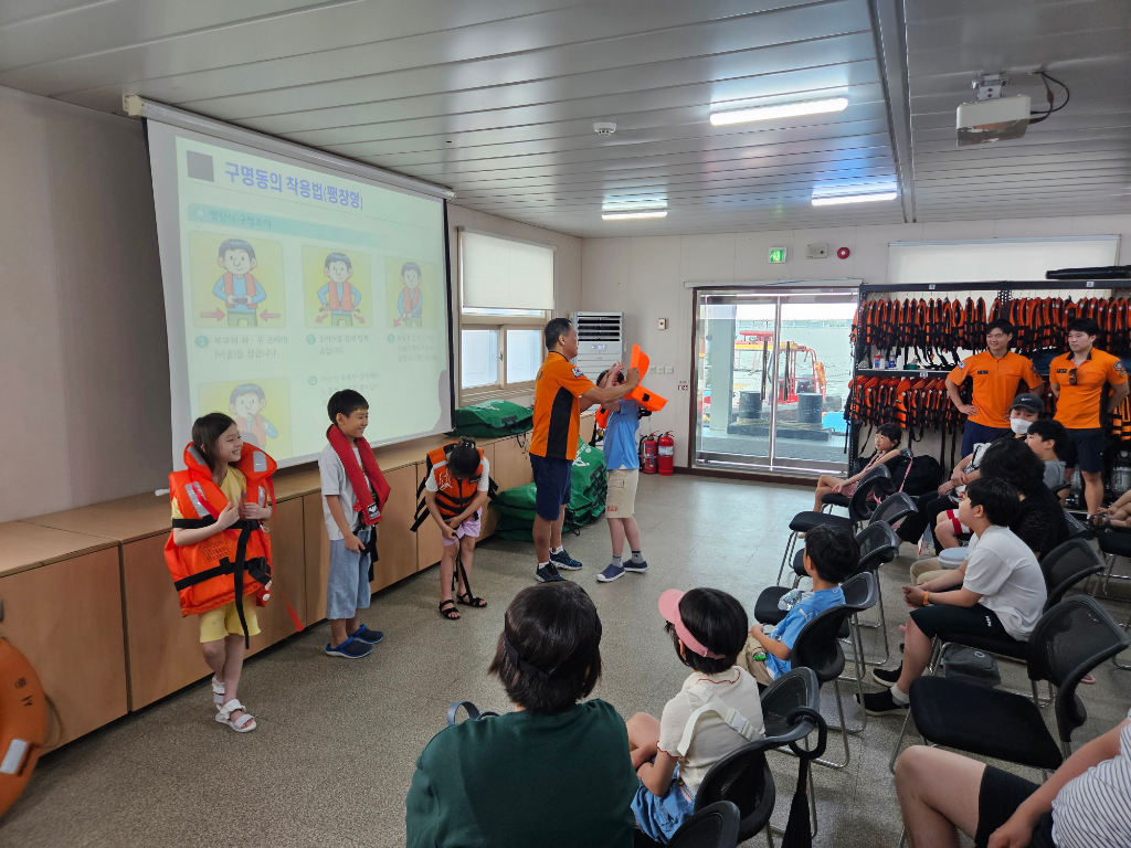 수상안전교실 구명조끼 착용
